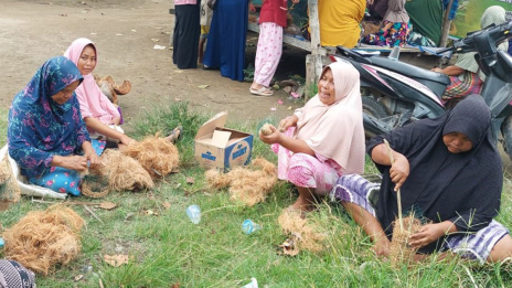 Sabut kelapa untuk pelatihan wirausaha muda desa