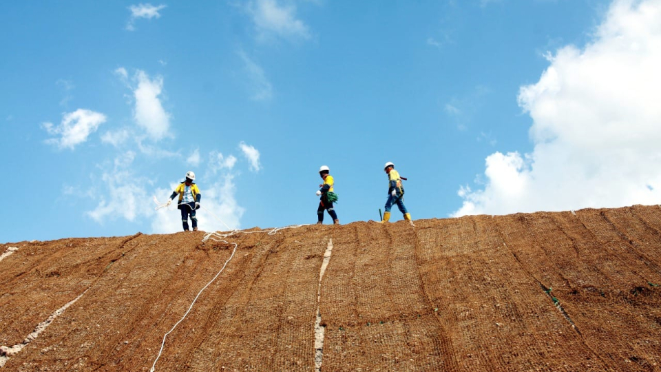 Teknik Pemasangan Cocomesh di Lereng
