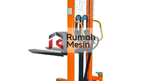 Cara Mengangkat Barang Pakai Stacker Aman Efisien